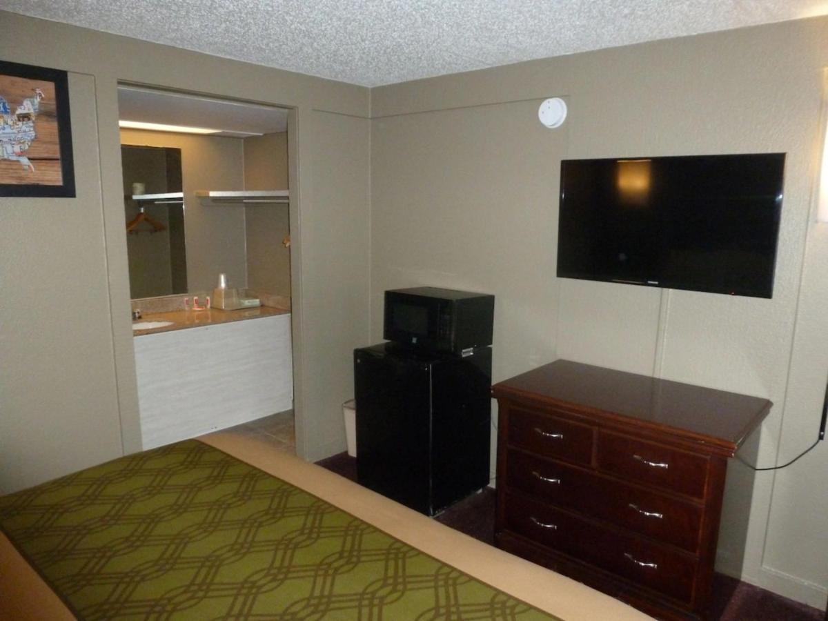 Lodge Econo I-79
