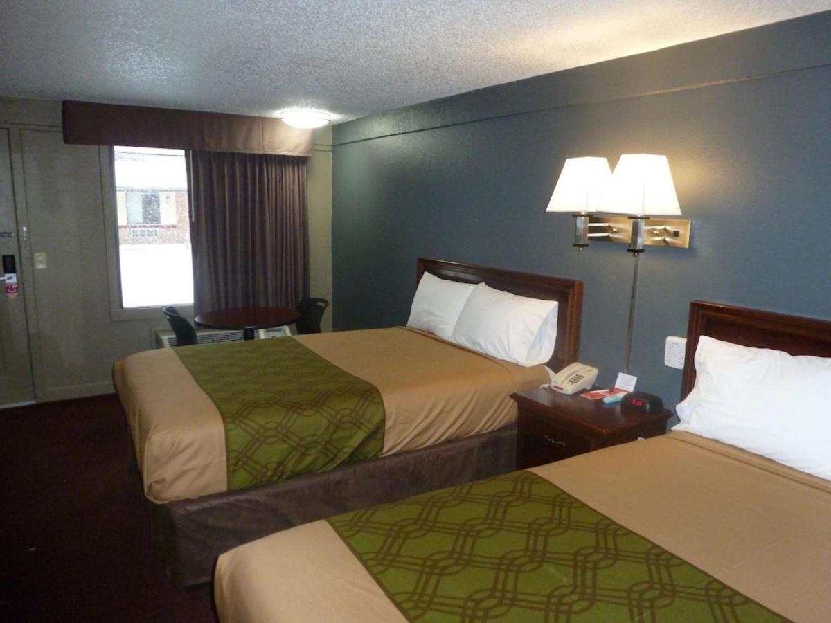 Lodge Econo I-79 *