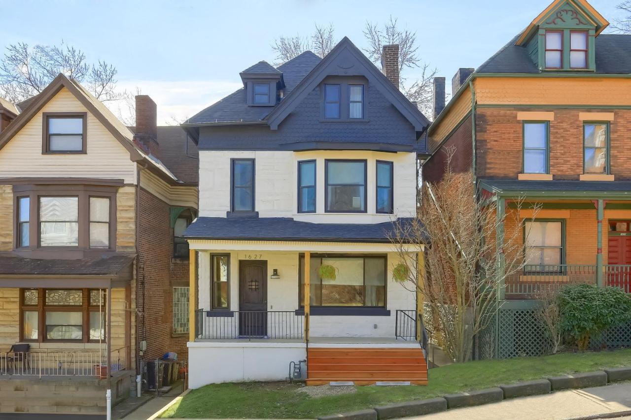 Newly Renovated Victorian Gem Perfect Space For Family Vacations! Holiday home Pittsburgh