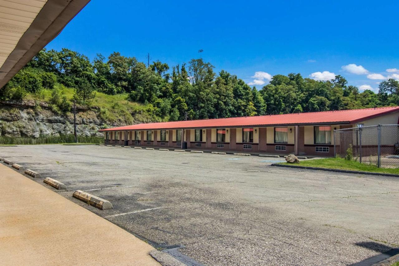 Lodge Econo I-79