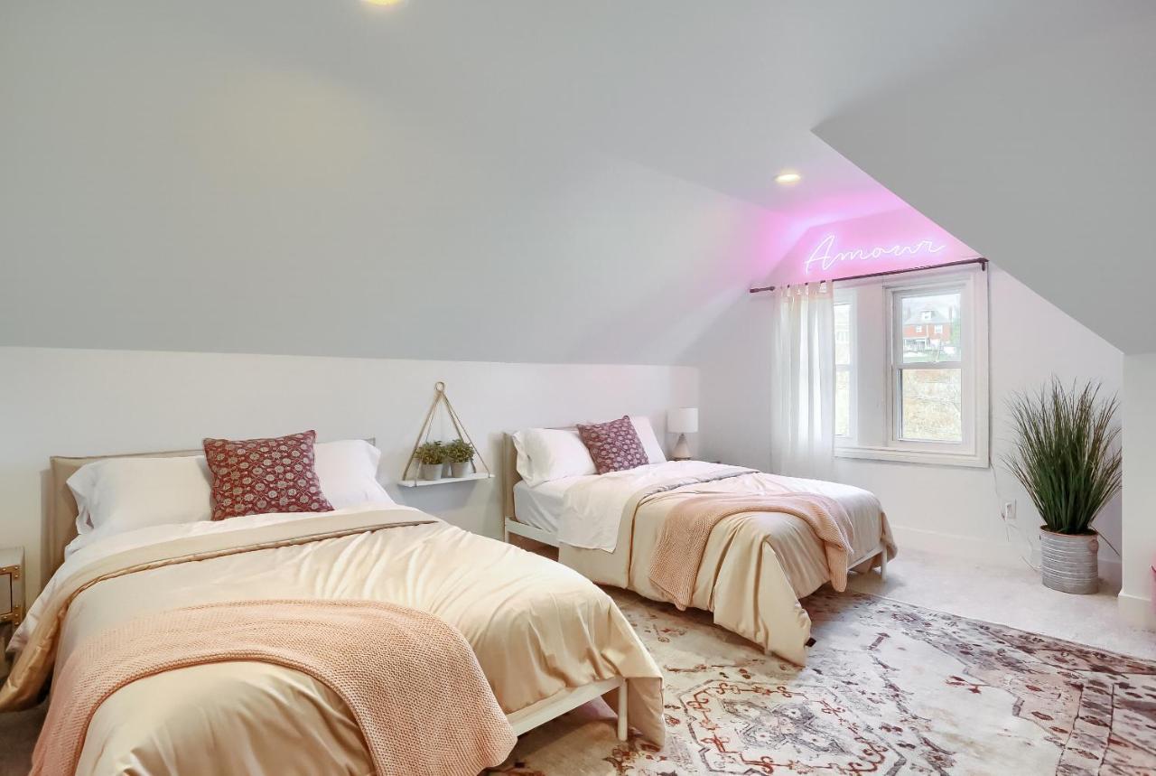 Newly Renovated Victorian Gem Perfect Space For Family Vacations! *