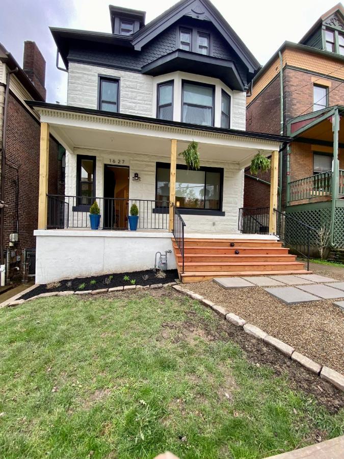 Newly Renovated Victorian Gem Perfect Space For Family Vacations! *
