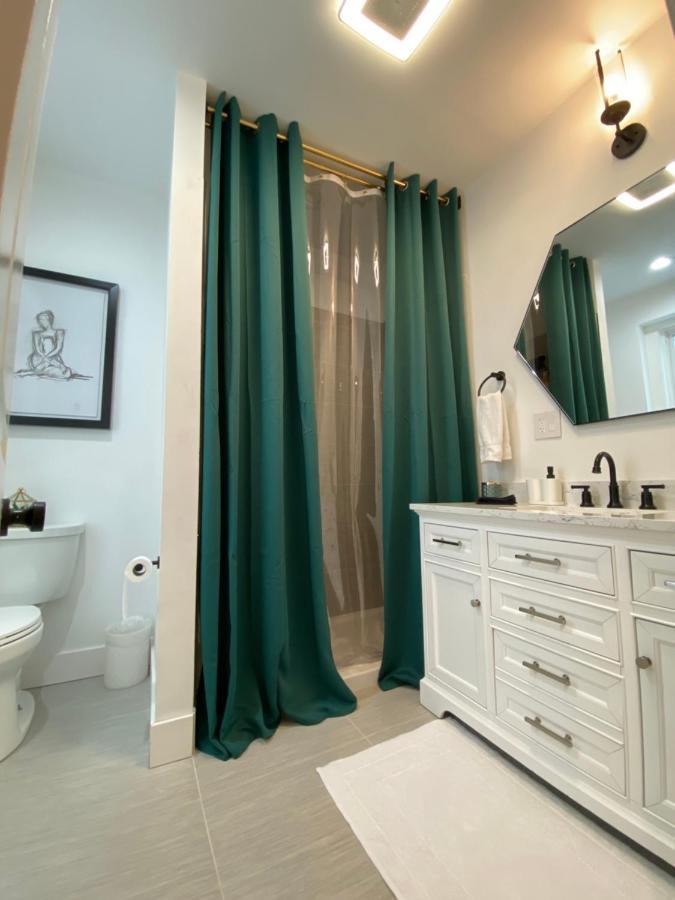 Newly Renovated Victorian Gem Perfect Space For Family Vacations! Holiday home Pittsburgh