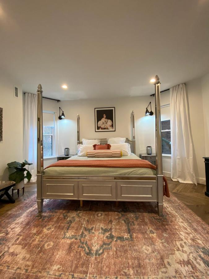 Newly Renovated Victorian Gem Perfect Space For Family Vacations! Holiday home