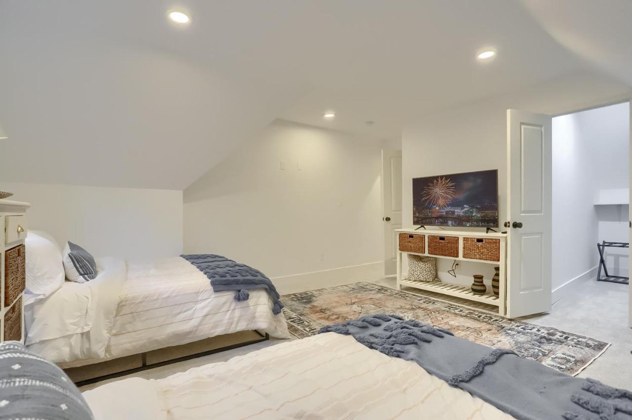 Holiday home Newly Renovated Victorian Gem Perfect Space For Family Vacations! Pittsburgh