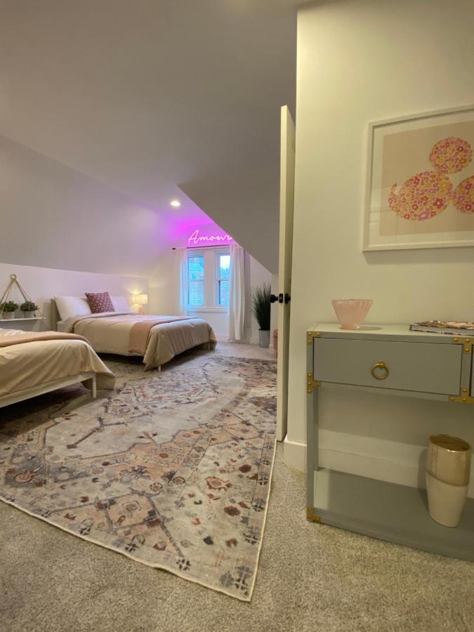 Newly Renovated Victorian Gem Perfect Space For Family Vacations!
