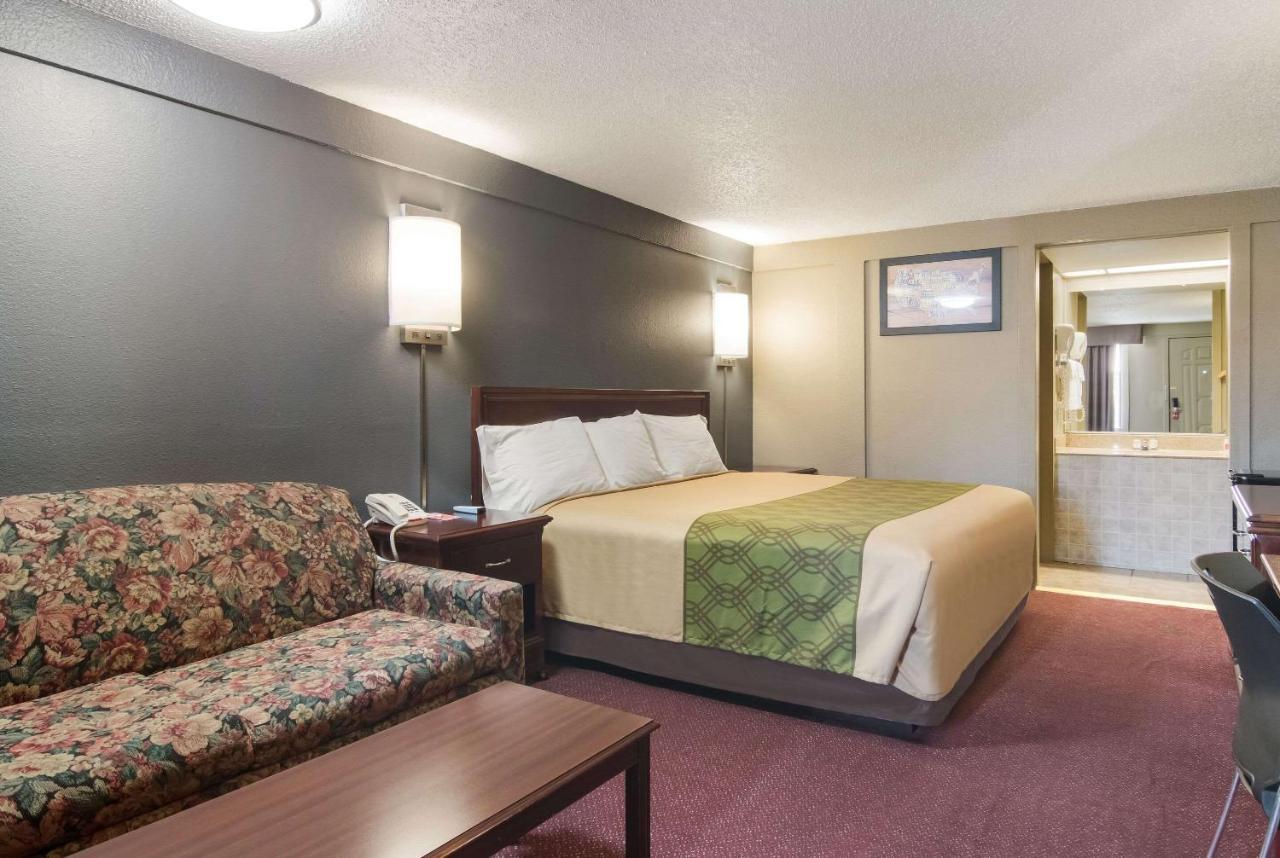 Lodge Econo I-79