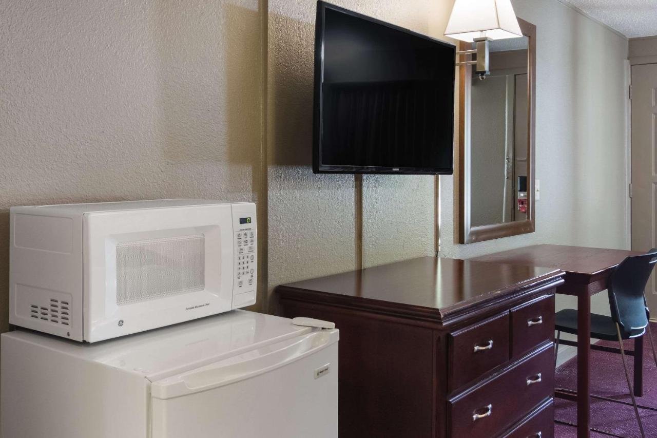 Econo I-79 Lodge *