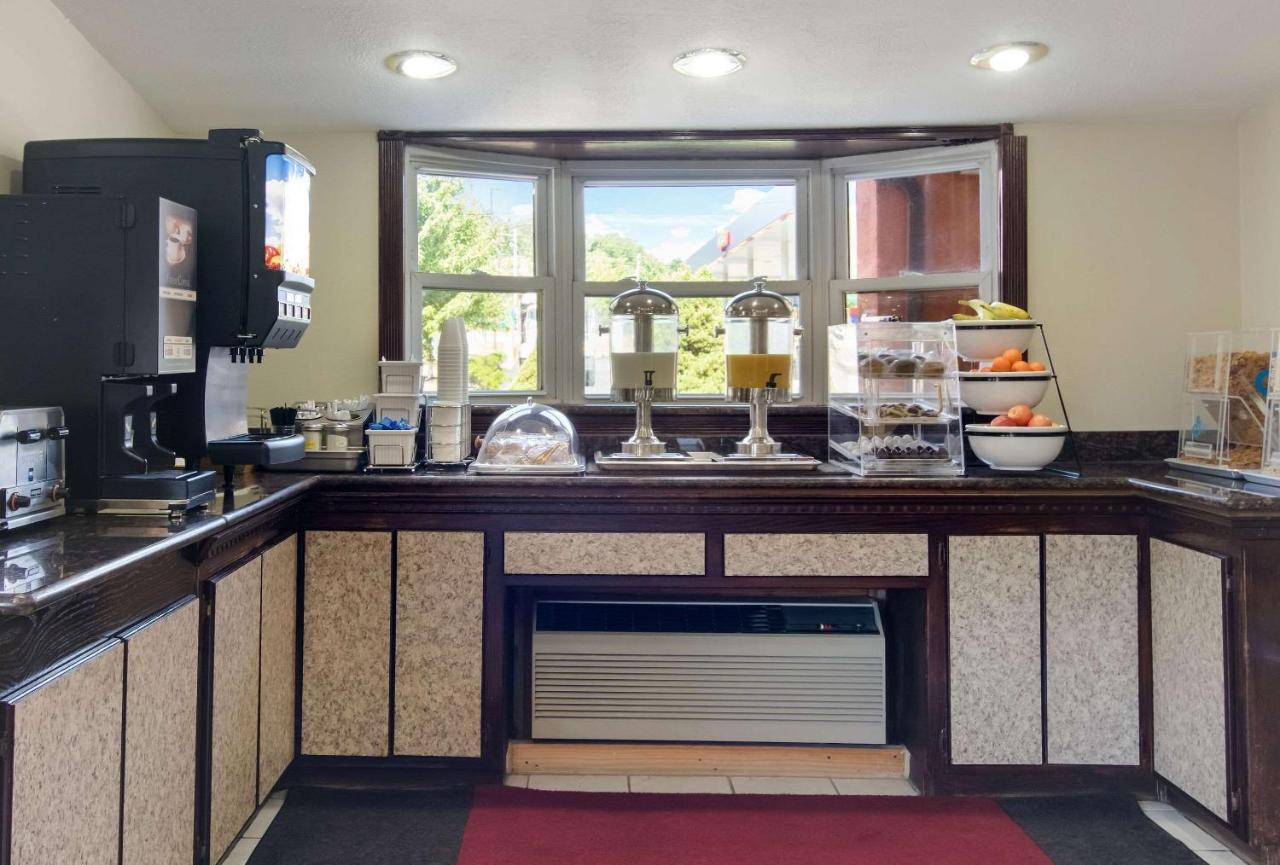 Econo I-79 Lodge *