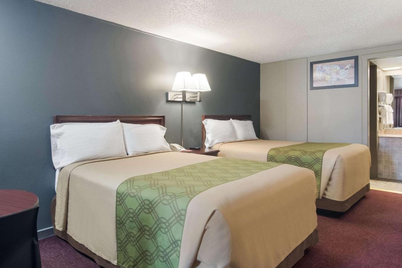 Lodge Econo I-79