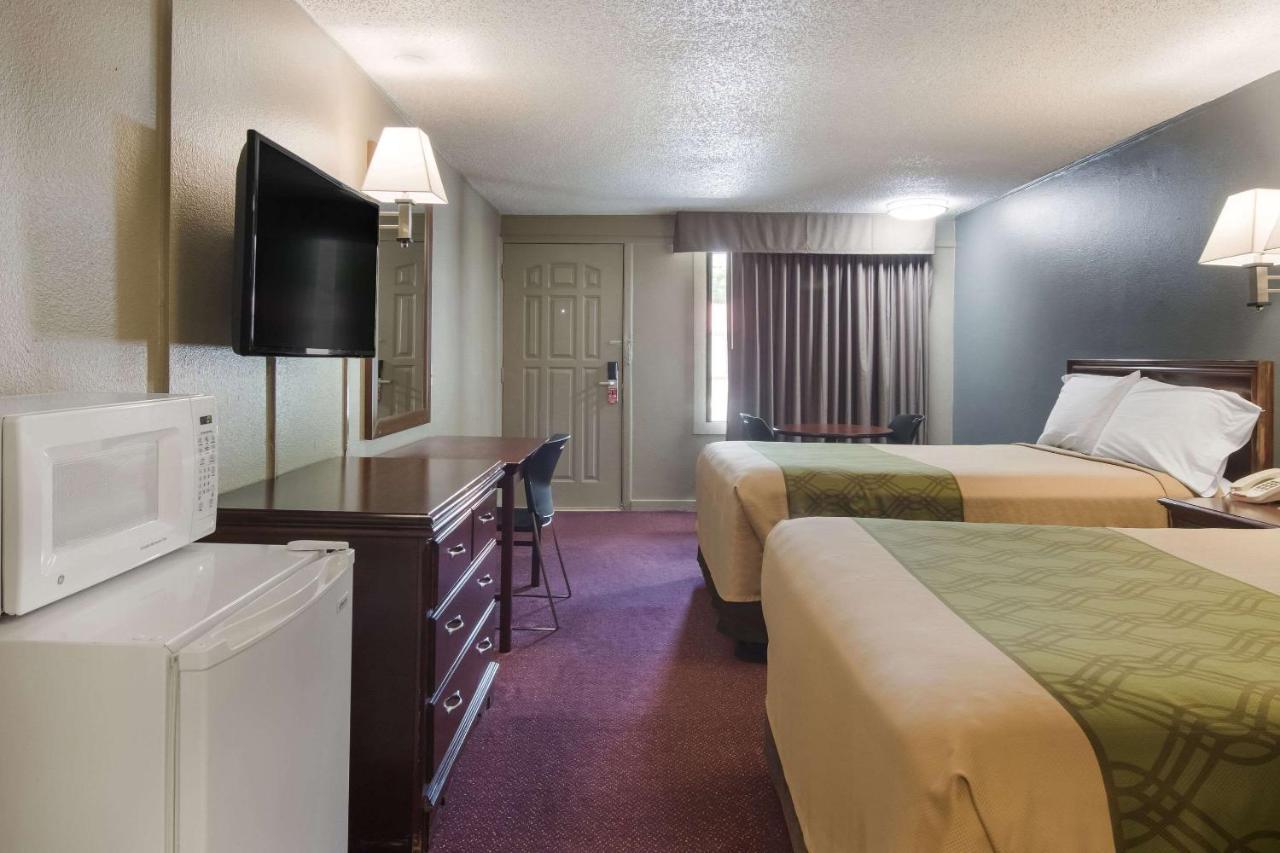 Lodge Econo I-79