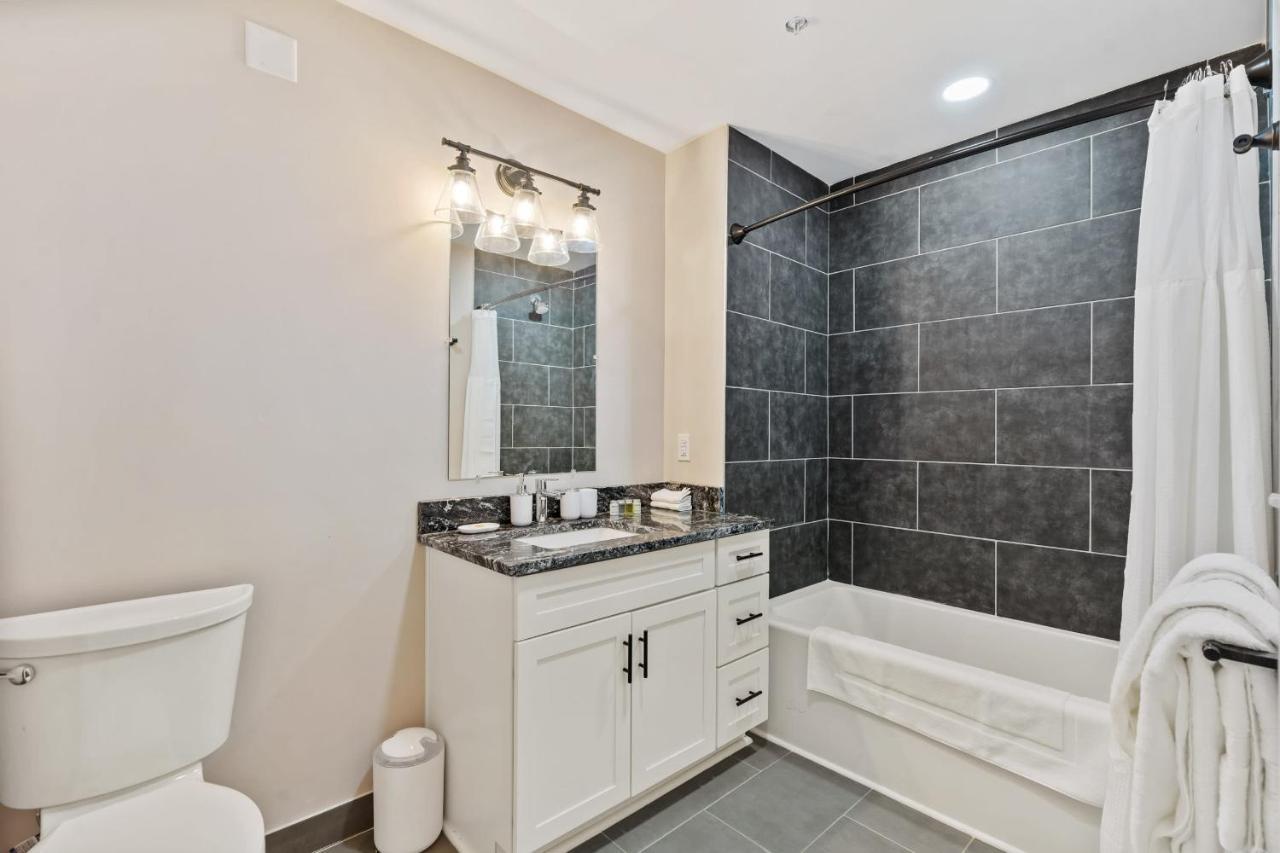 Modern Upscale 2br In Carson By Gia *