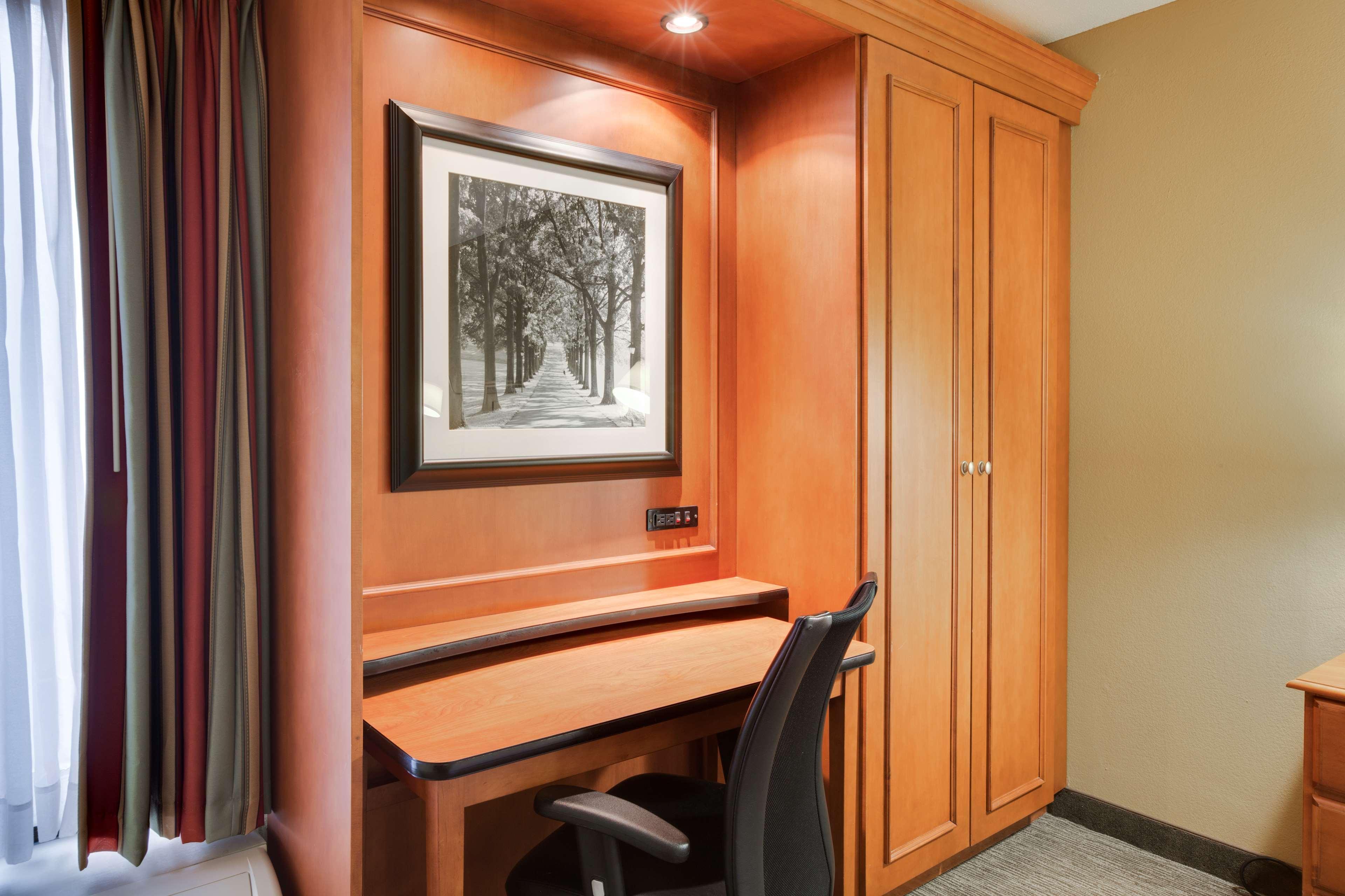 Hampton Greentree Hotel