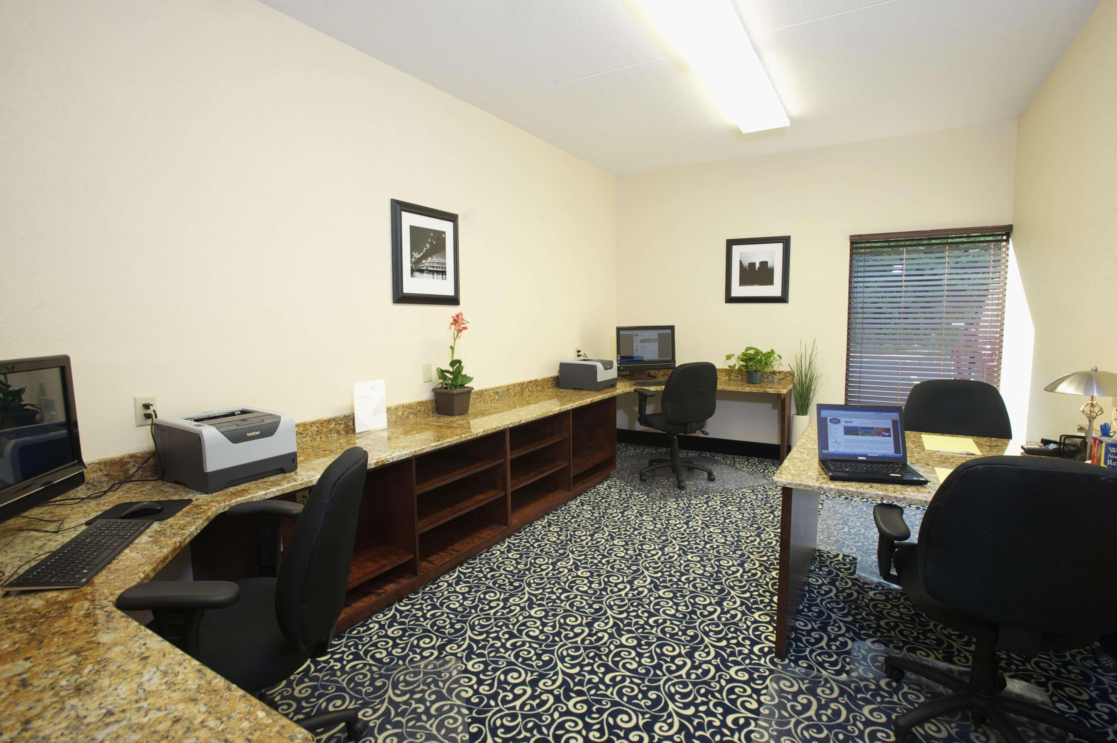 Hotel Hampton Greentree 3*