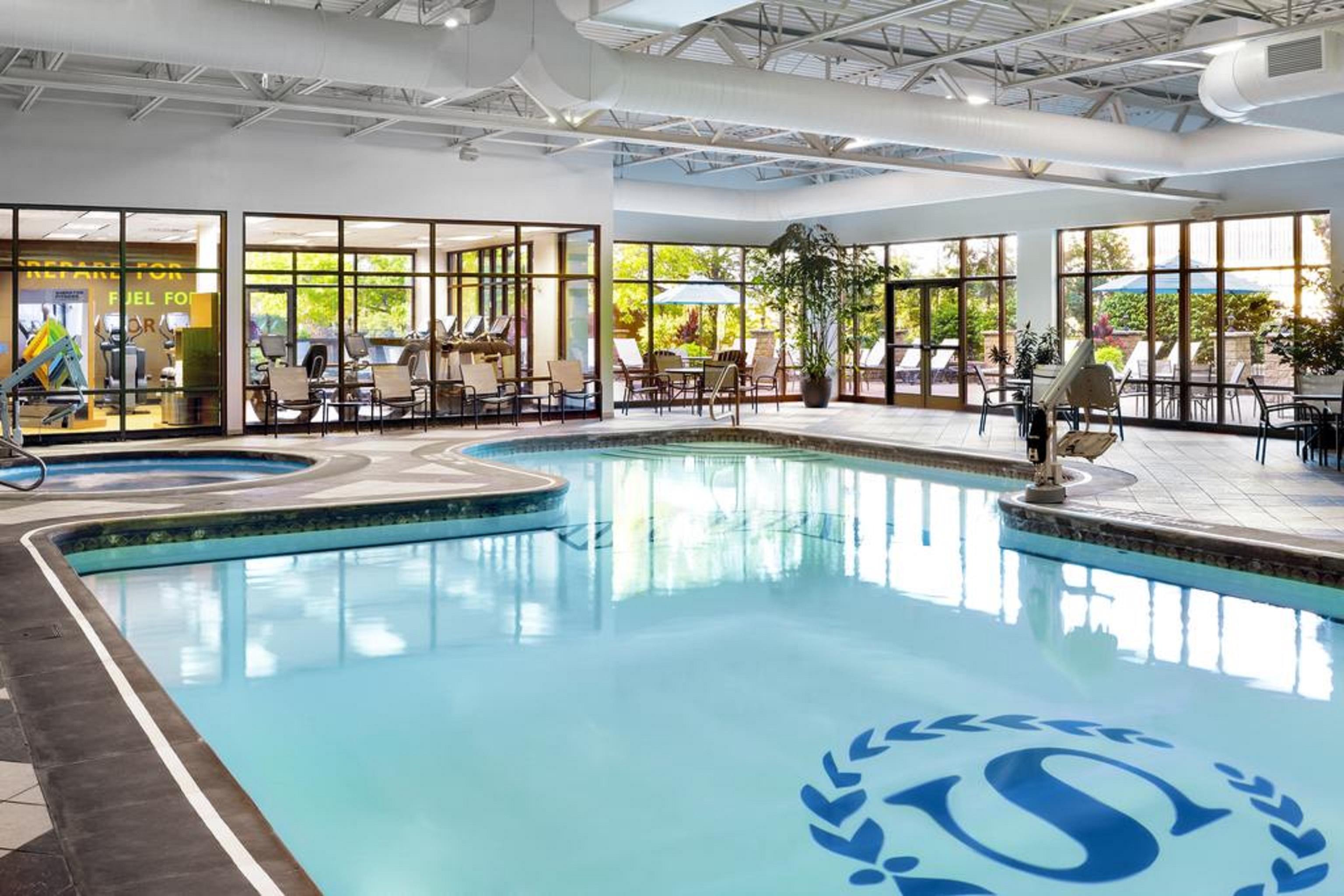 Sheraton At Station Square Hotel