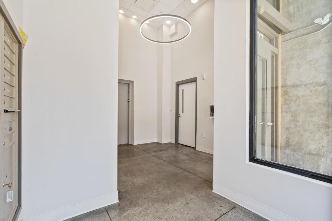 Modern Upscale 2br In Carson By Gia