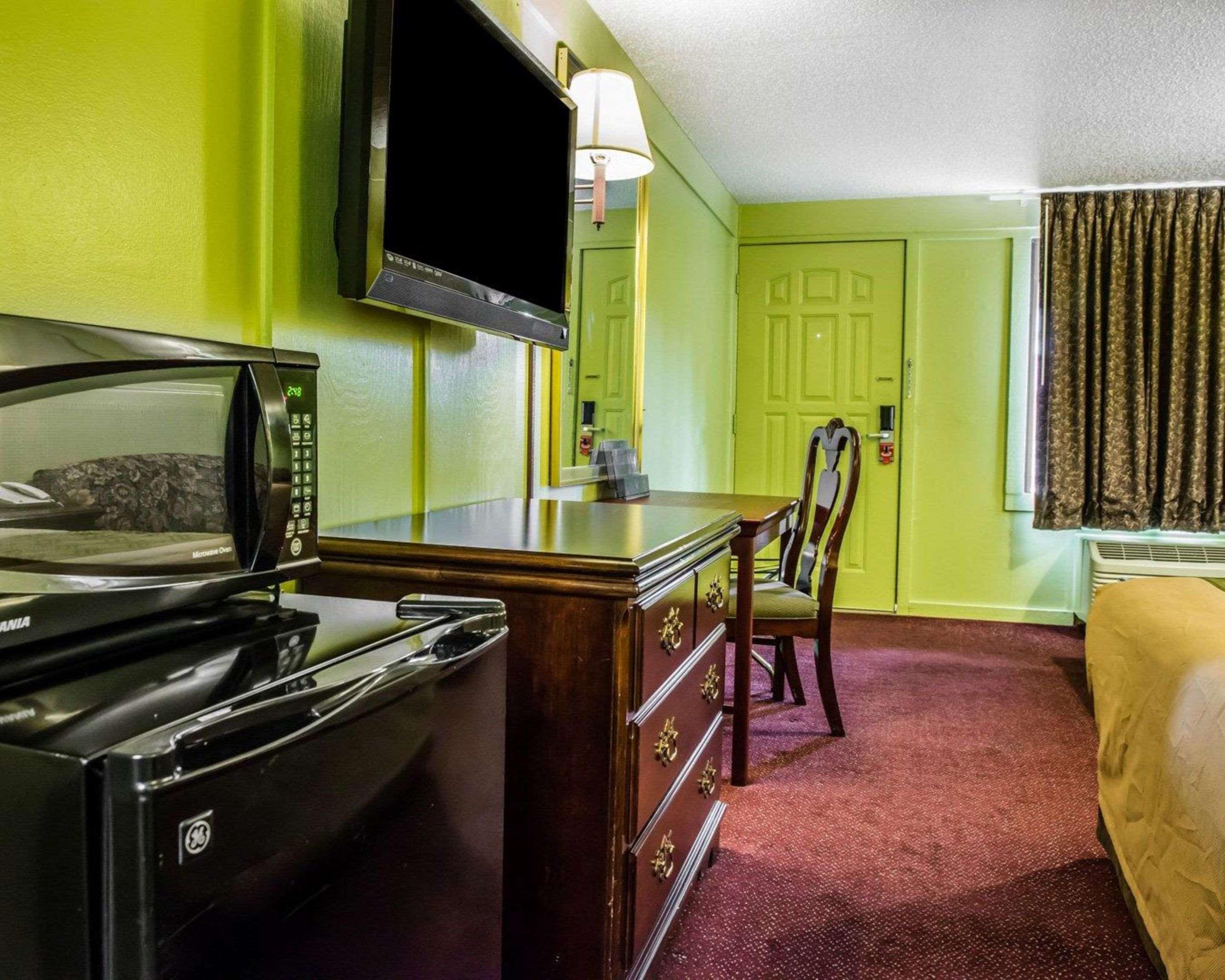 Econo I-79 Lodge