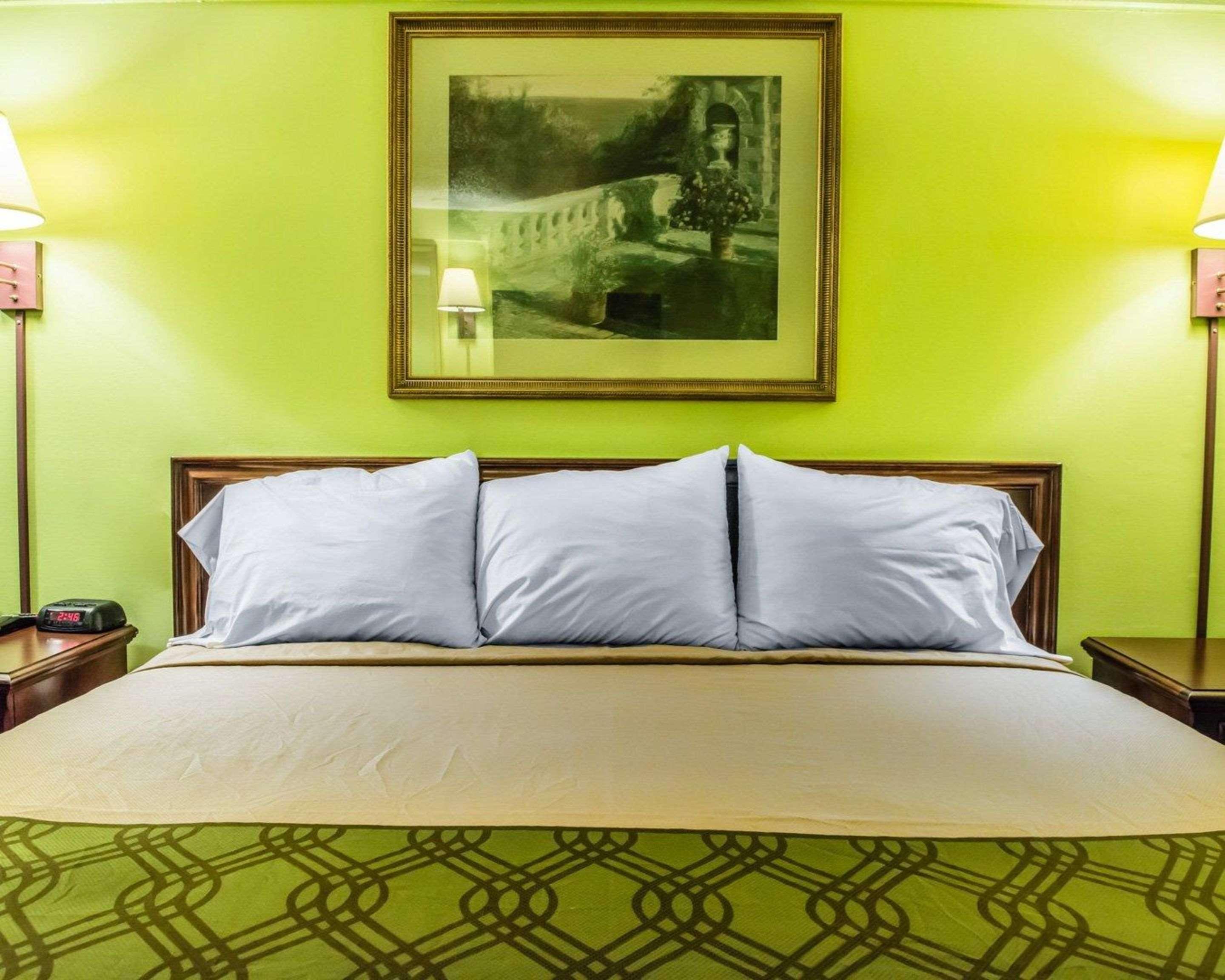 Econo I-79 Lodge *