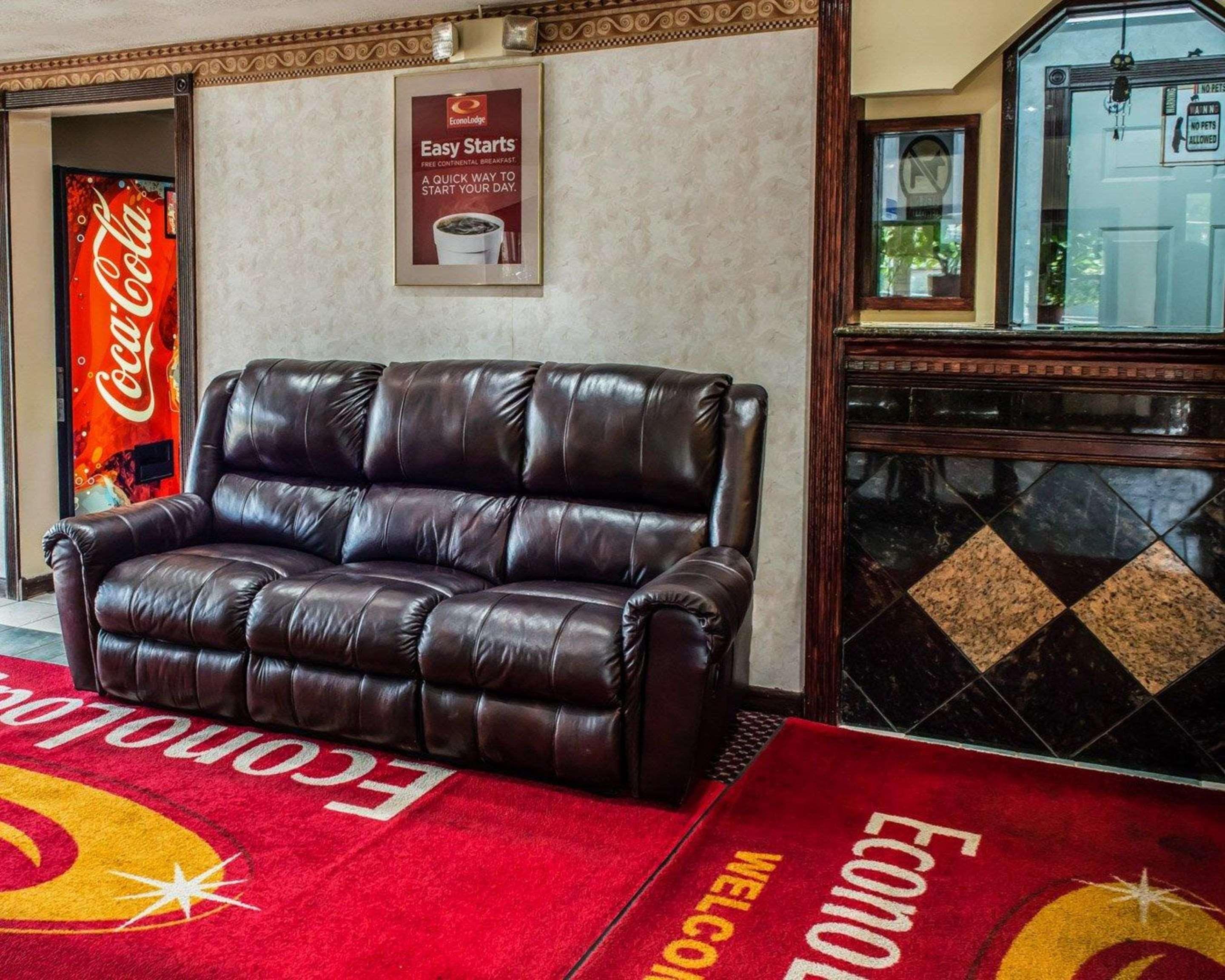 Econo I-79 Lodge