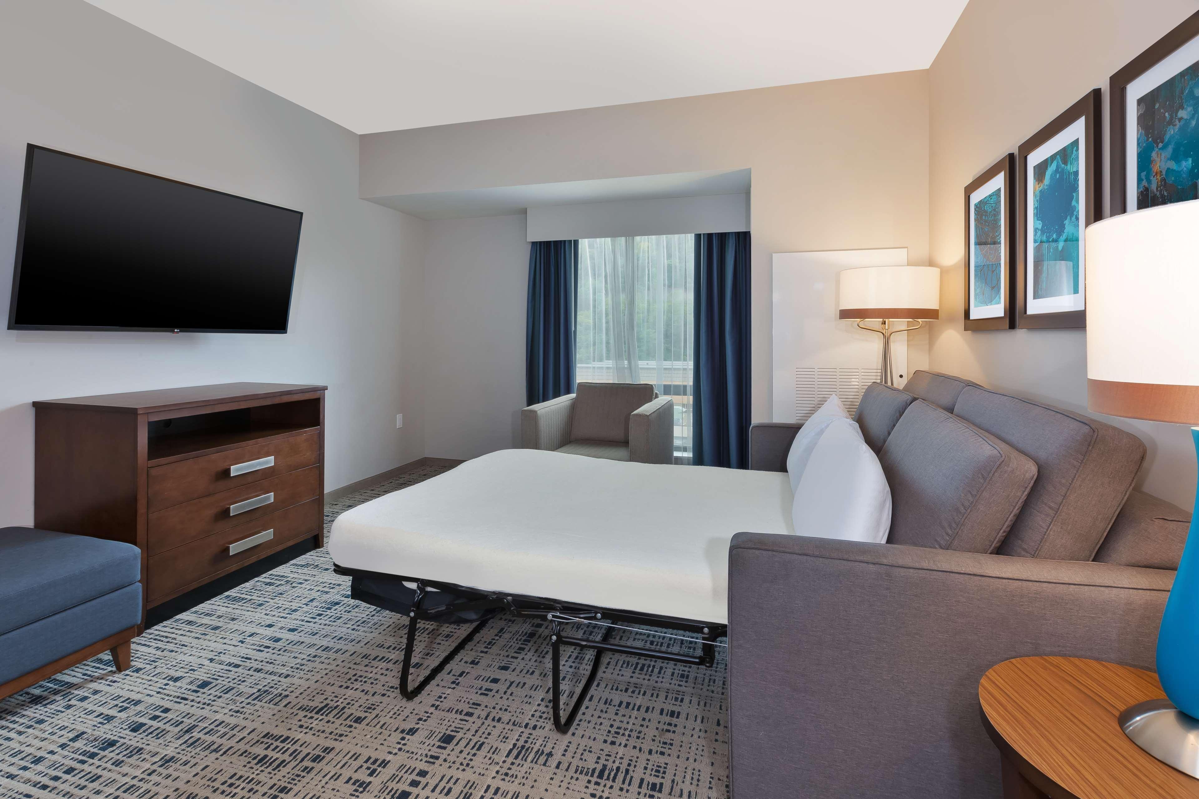 Hotel Homewood By Hilton Downtown
