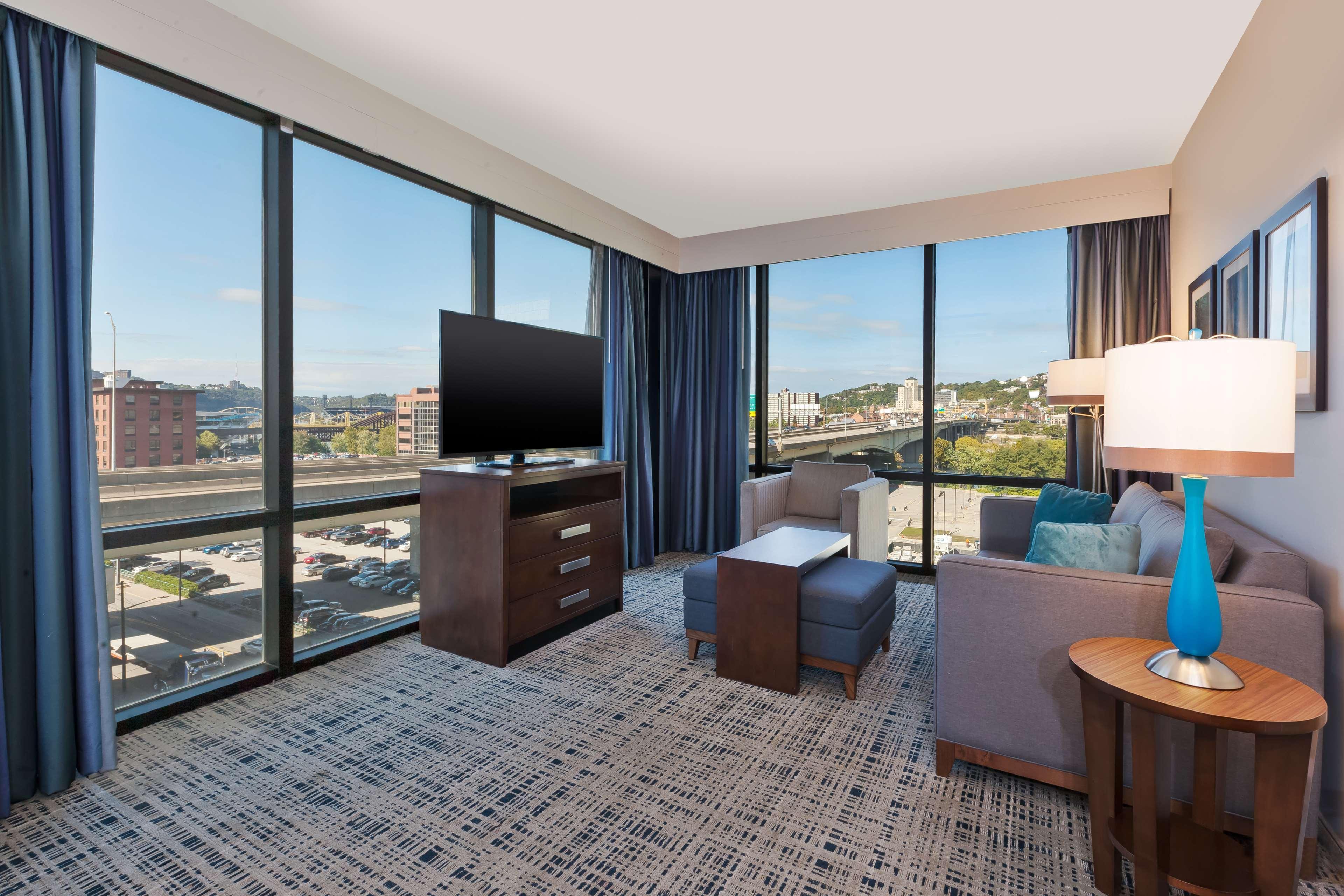 Hotel Homewood By Hilton Downtown