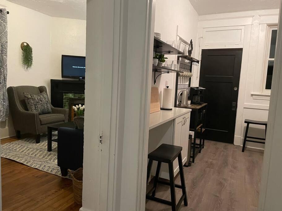 Apartment Lovely 2br W Office Space - King Bed & Alexa *