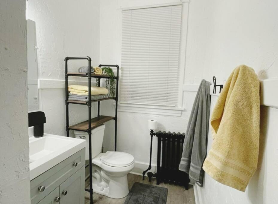 Lovely 2br W Office Space - King Bed & Alexa Pittsburgh