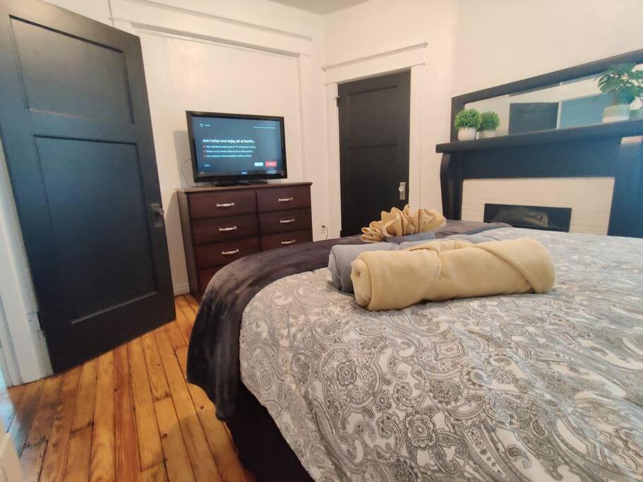 Lovely 2br W Office Space - King Bed & Alexa Pittsburgh