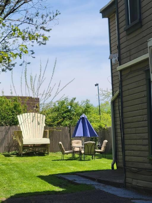 2 Bedroom - Off Street Parking - Amazing View Nearby Apartment Pittsburgh