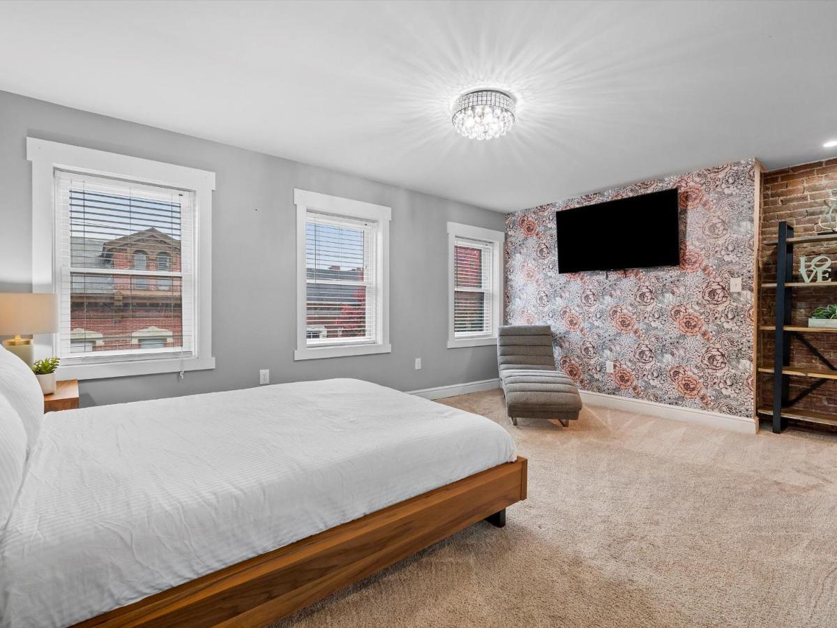 Stylish 4 Bedroom Loft Home, North Shore, Skyline View Close To Nhl, Nfl *