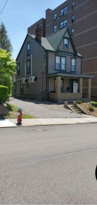 2 Bedroom - Off Street Parking - Amazing View Nearby Apartment