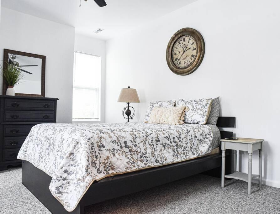 Beautiful Home-walkable Area W Parking Pittsburgh