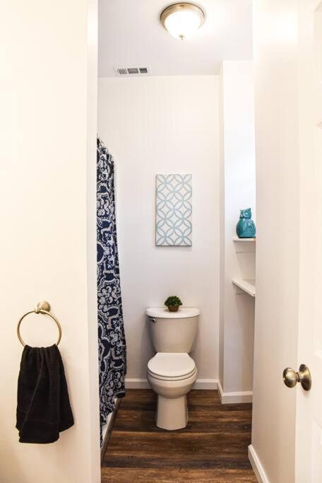 Apartment Beautiful Home-walkable Area W Parking *