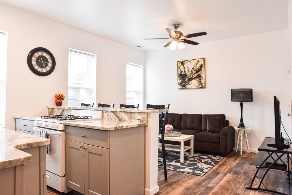 Beautiful Home-walkable Area W Parking