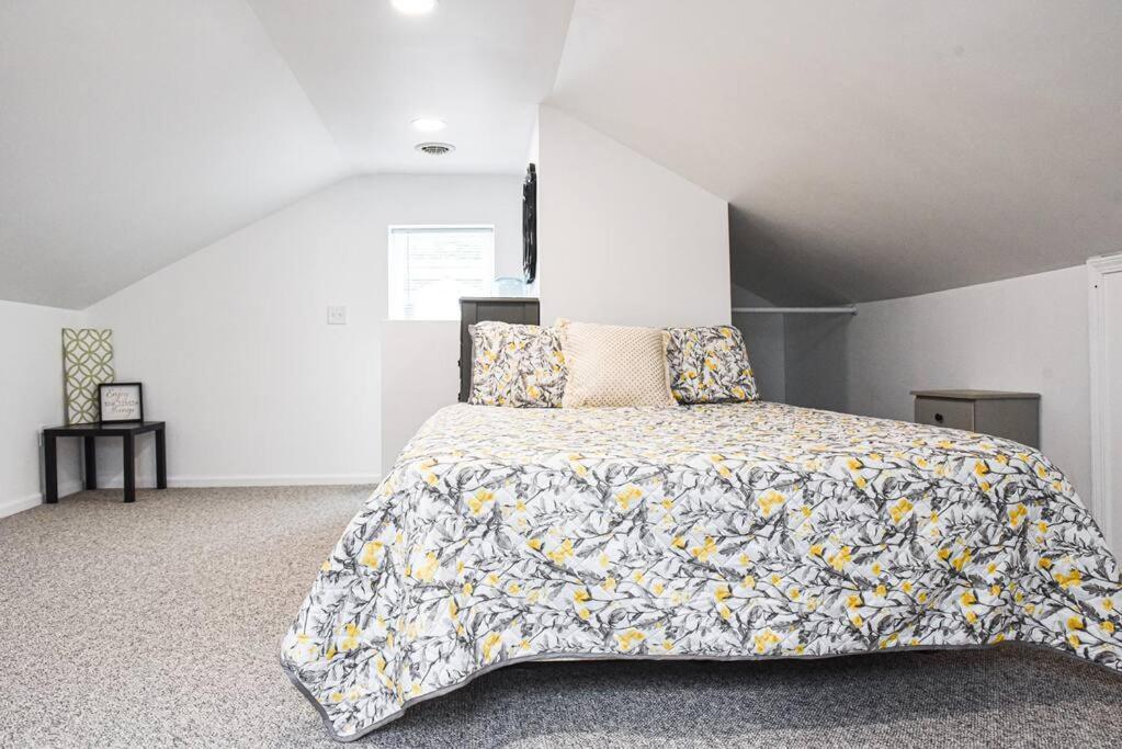 Beautiful Home-walkable Area W Parking * Pittsburgh