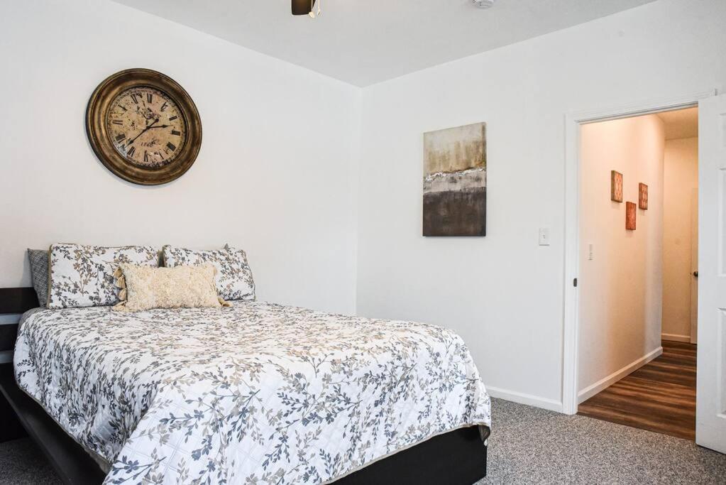 Apartment Beautiful Home-walkable Area W Parking Pittsburgh