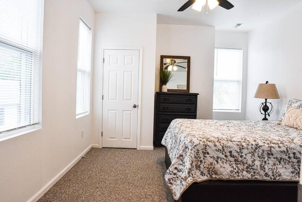 Beautiful Home-walkable Area W Parking Apartment Pittsburgh