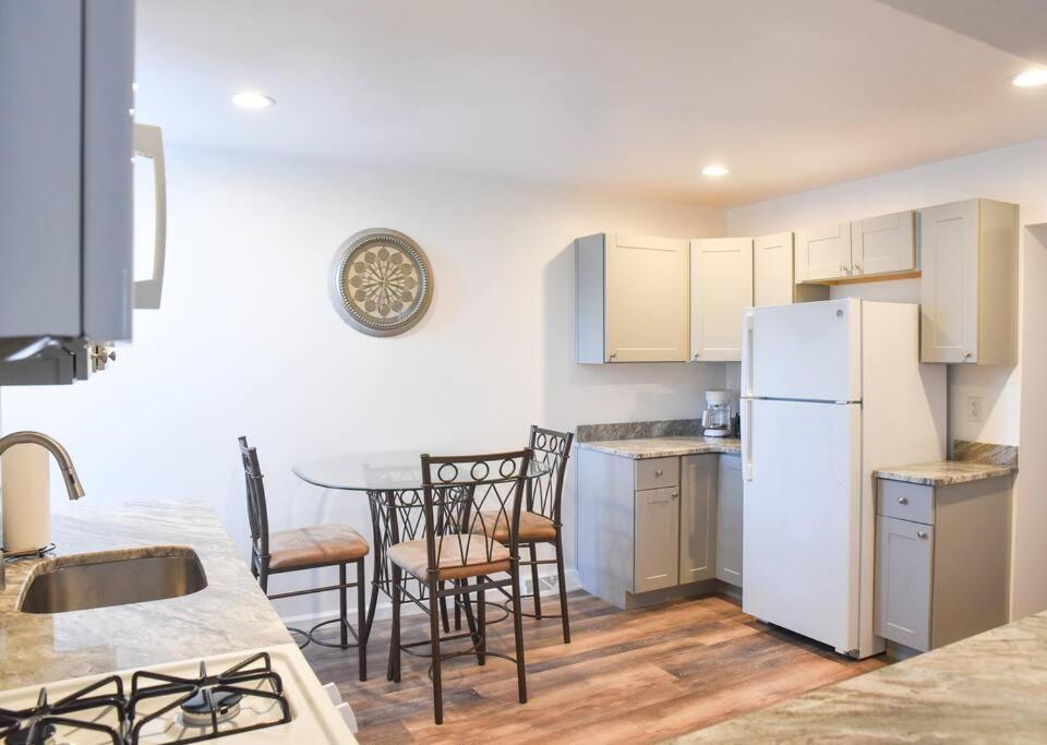 Perfect Mount Washington Walkable W Parking Apartment *