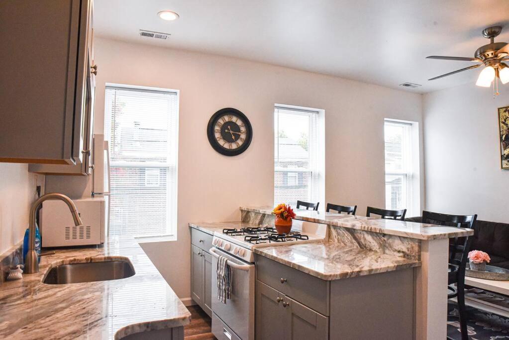 Beautiful Home-walkable Area W Parking