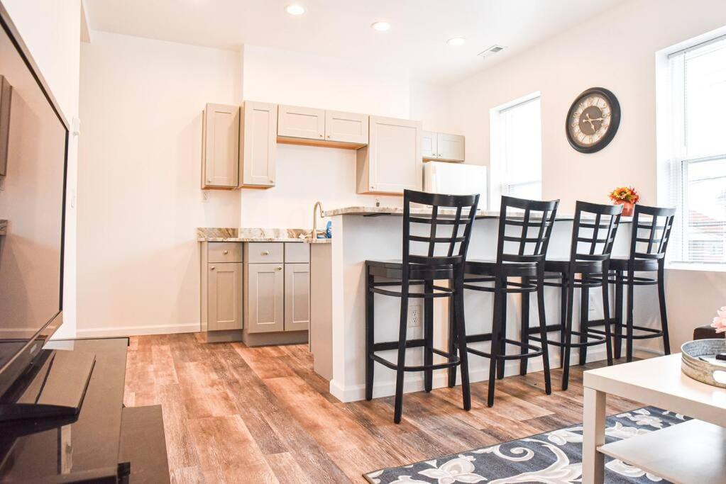 Beautiful Home-walkable Area W Parking