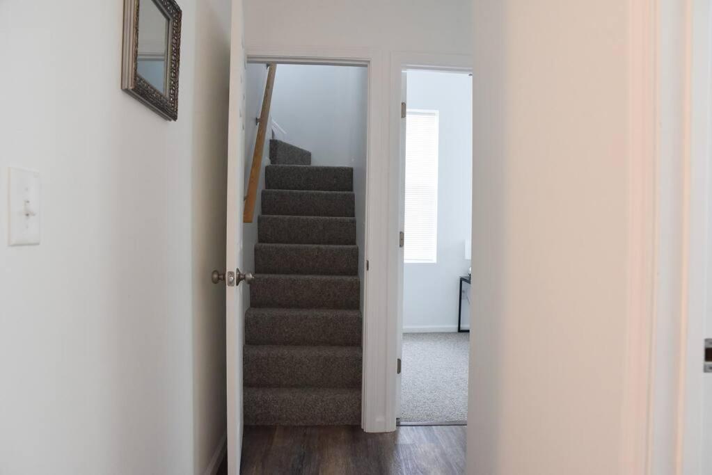 Beautiful Home-walkable Area W Parking *
