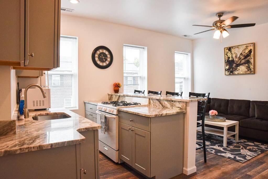 Apartment Beautiful Home-walkable Area W Parking Pittsburgh