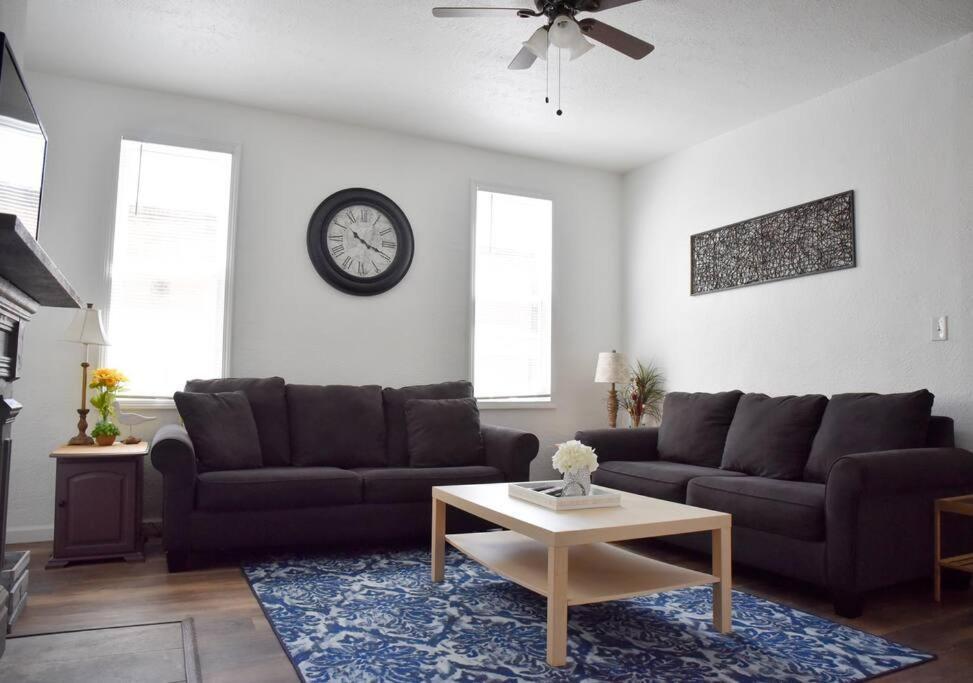 Stunning Big Near Downtown North Shore & Holiday home Pittsburgh