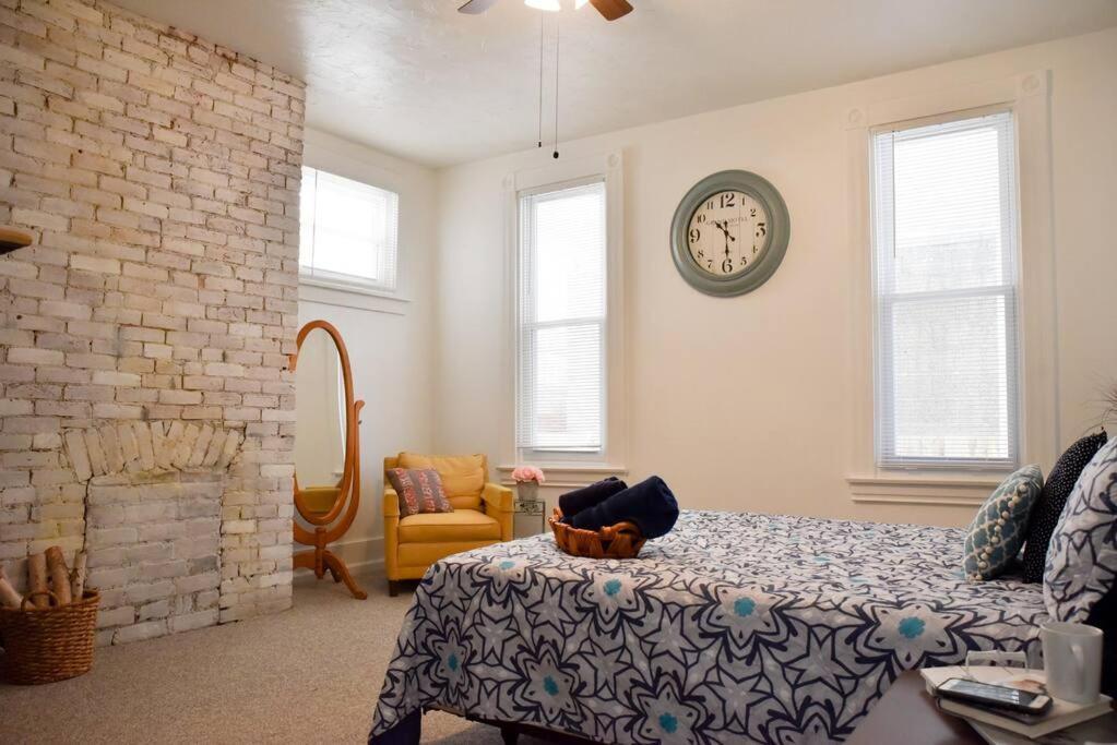 Perfect Close To & Airport * Pittsburgh