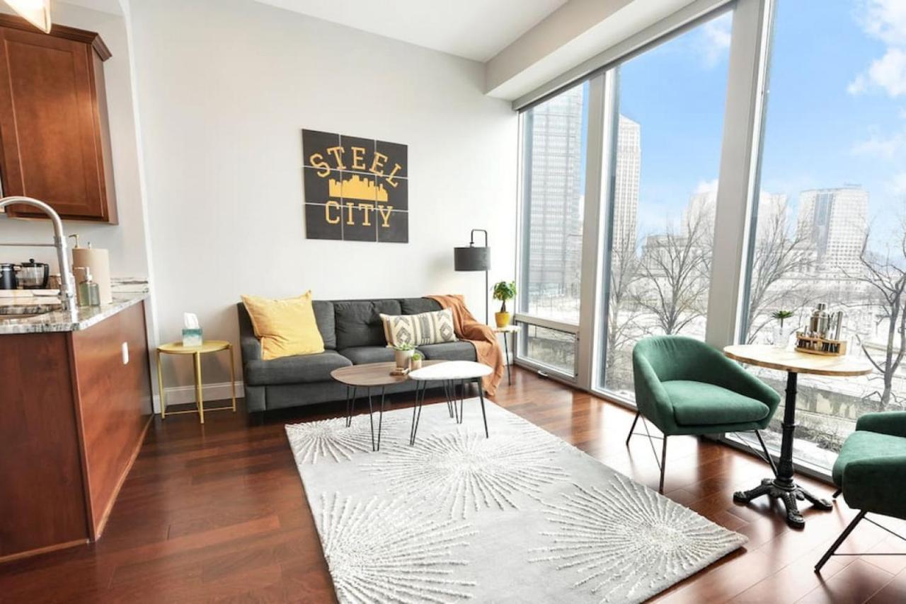 Apartment Hostwise - The Washington At Chatham - Free Parking, Private Gym, Skyline Views! *