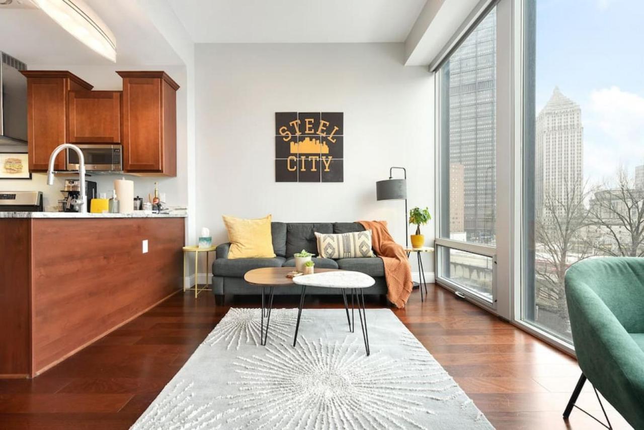 Apartment Hostwise - The Washington At Chatham - Free Parking, Private Gym, Skyline Views! *