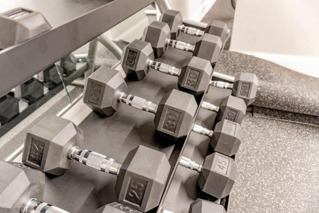 Apartment Hostwise - The Washington At Chatham - Free Parking, Private Gym, Skyline Views! *