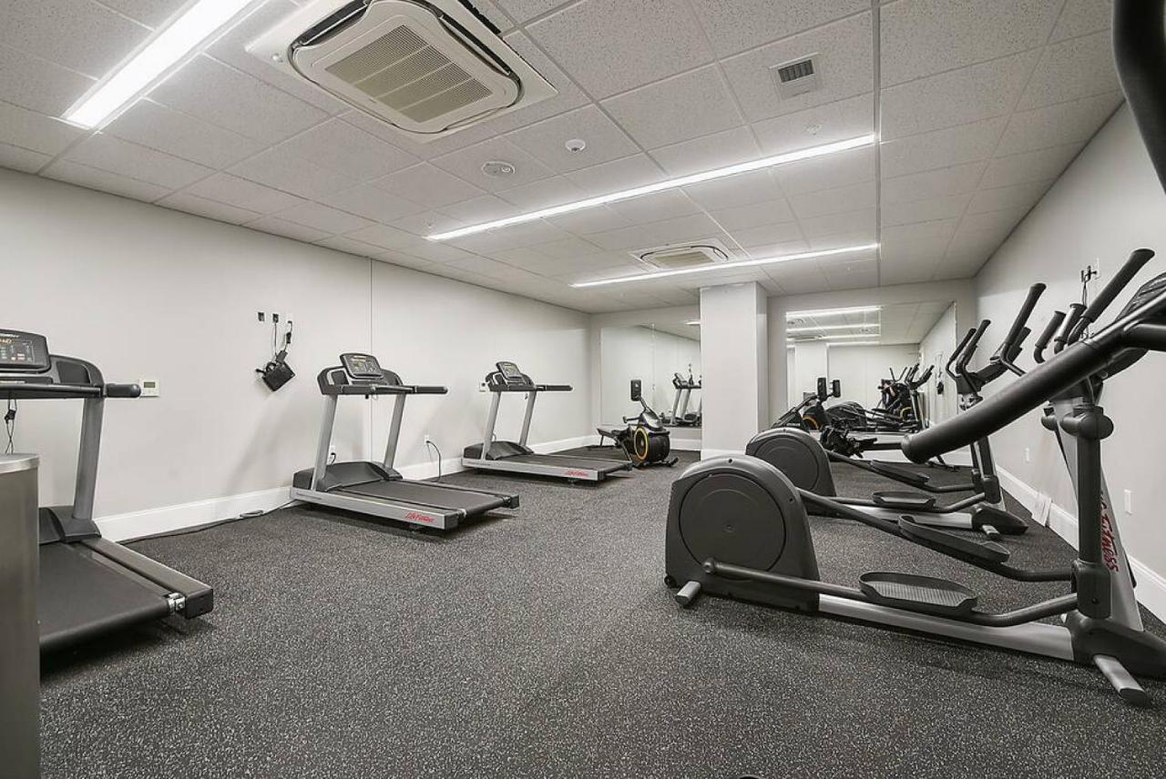 Hostwise - Free Garage Parking, Gym, Views!