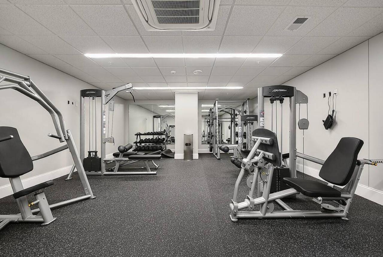 Hostwise Stays - The Washington At Chatham - Free Parking, Private Gym, Views! Apartment *