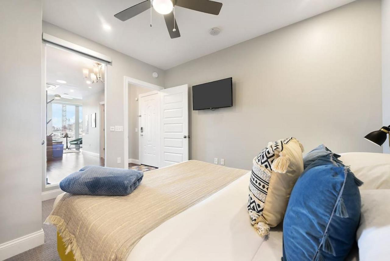 Apartment Hostwise - The Washington At Chatham - Free Parking, Private Gym, Skyline Views! Pittsburgh